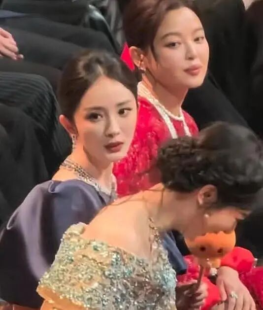 大混乱!杨幂被质疑抢肖战C位!一场“抢座位”闹剧,扯下了娱乐圈最后的遮羞布(组图) - 4