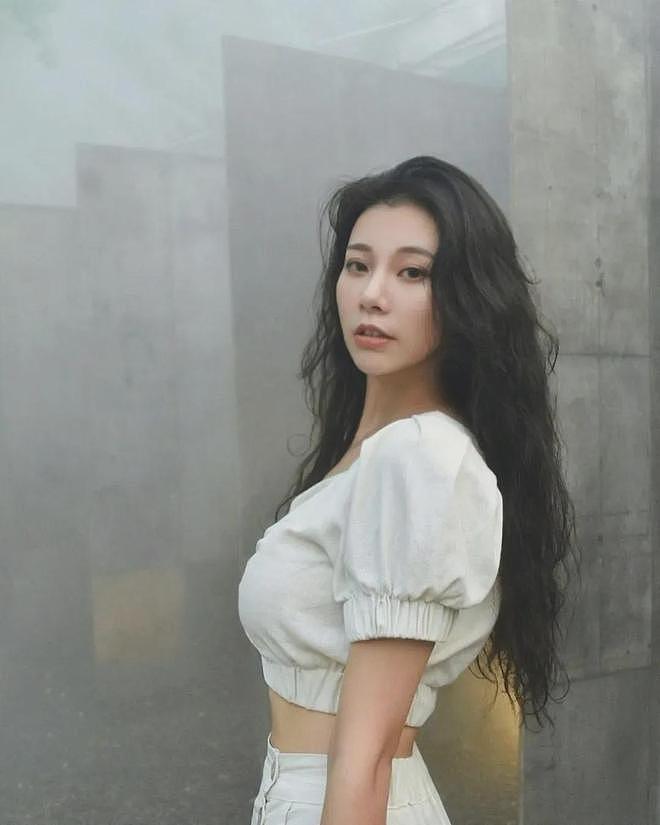 【美女】美女模特，身材性感，曲线优美，肤白水嫩十分诱人，这谁顶得住啊（组图） - 5