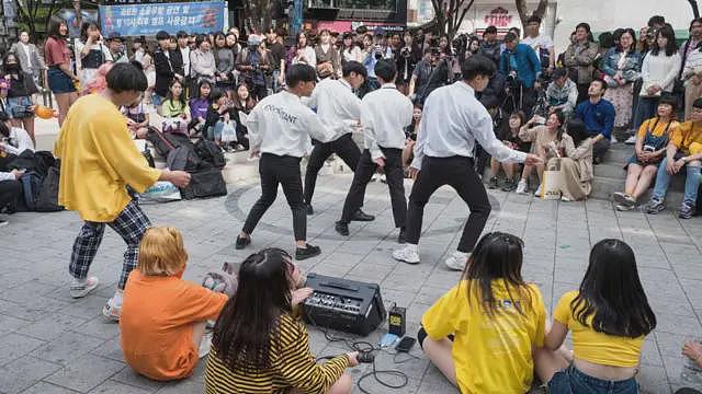 K-pop风靡全球，大批年轻人远赴韩国寻梦！练习生频遭性骚扰（组图） - 2