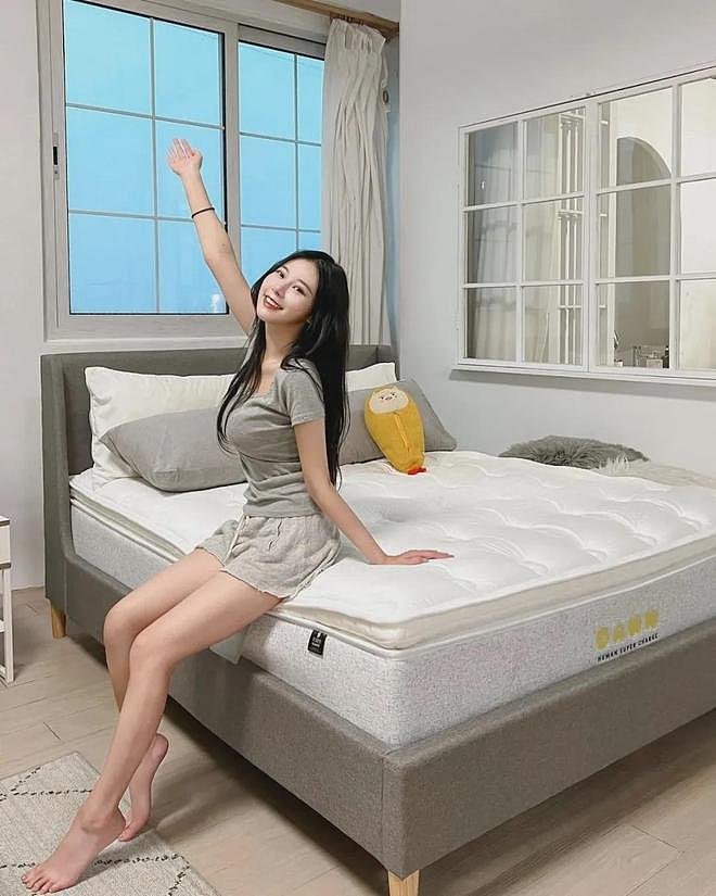 【美女】美女模特，身材性感，曲线优美，肤白水嫩十分诱人，这谁顶得住啊（组图） - 23