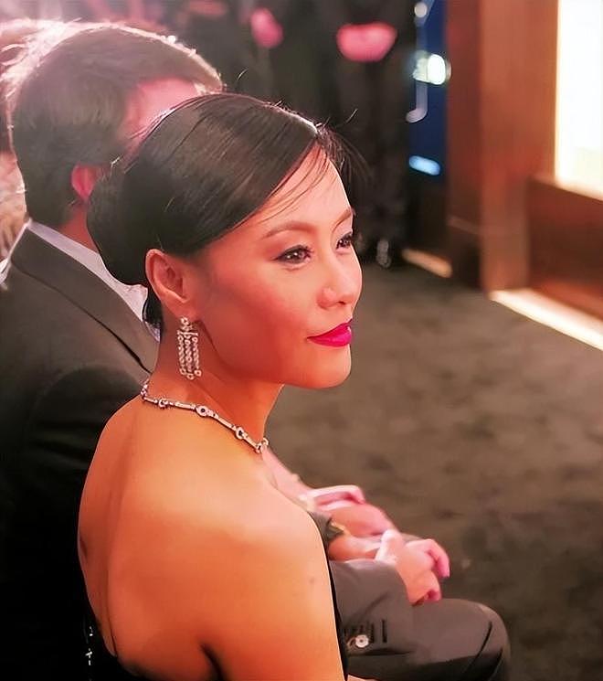 邬君梅外籍老公病逝,结婚30年没孩子,独自在美庆60岁生日(组图) - 17