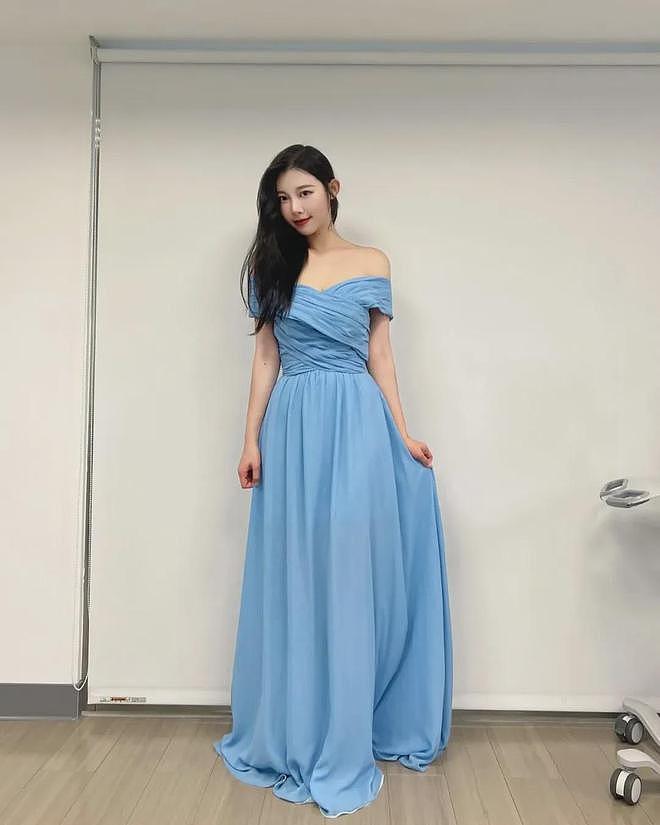【美女】美女模特，身材性感，曲线优美，肤白水嫩十分诱人，这谁顶得住啊（组图） - 24