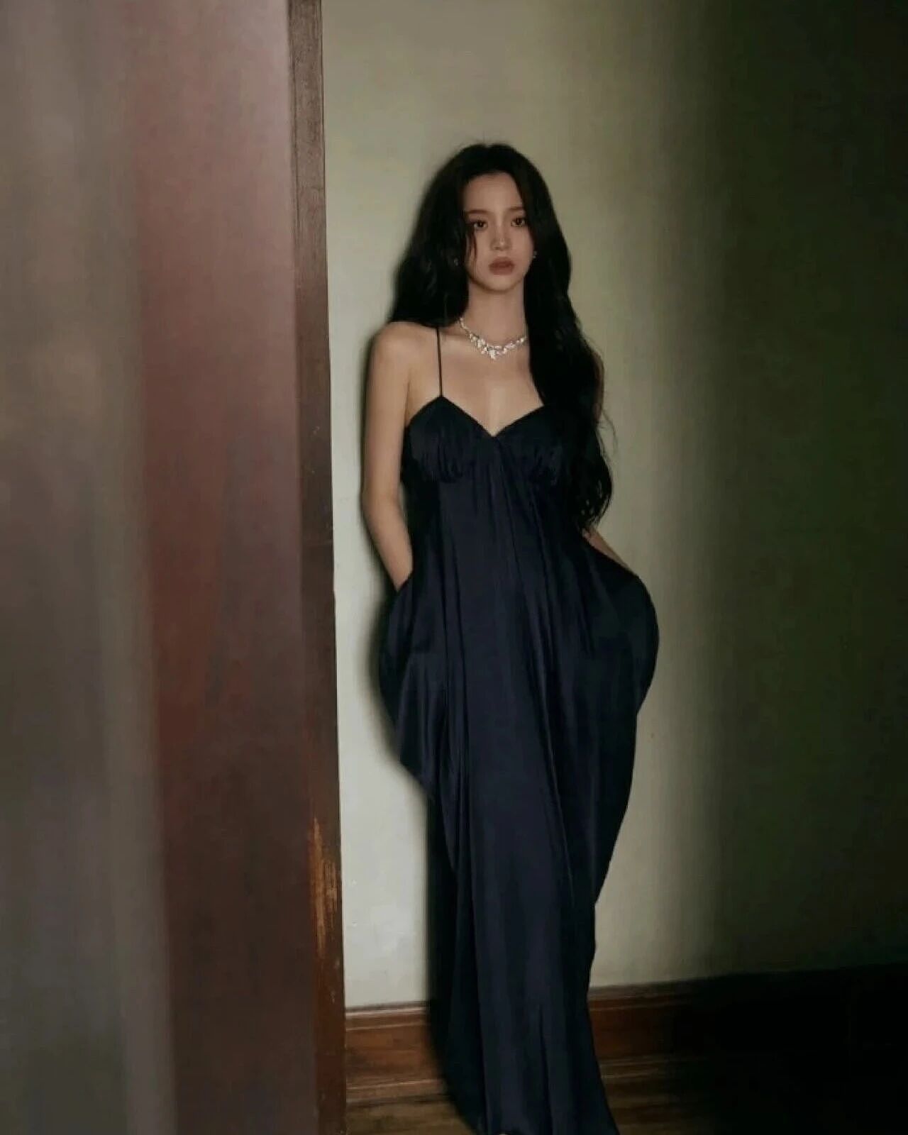 【美女】25岁欧阳娜娜晒照上热搜：事业线爆表！网友惊呼：这还是那个小女孩吗（组图） - 5