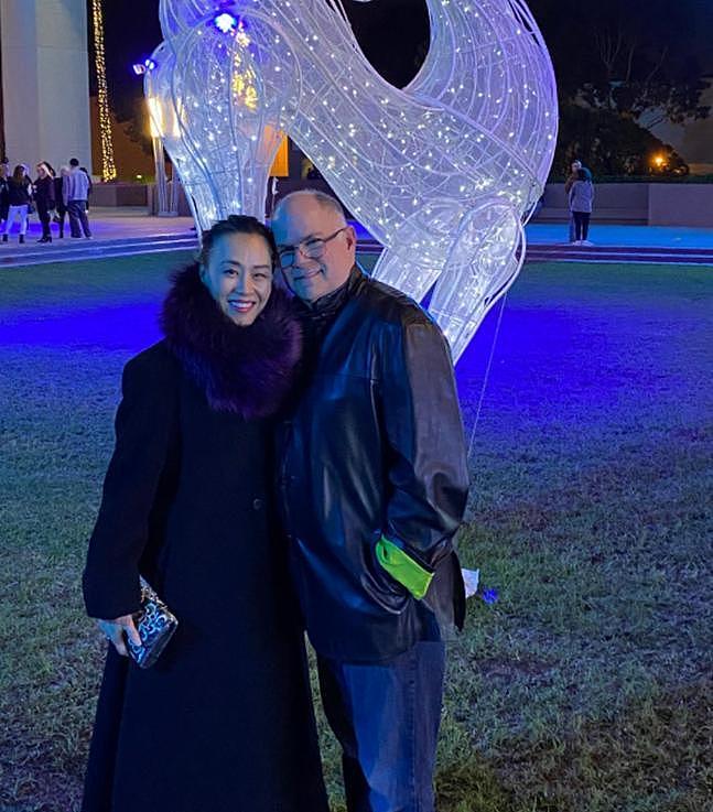 邬君梅外籍老公病逝,结婚30年没孩子,独自在美庆60岁生日(组图) - 9