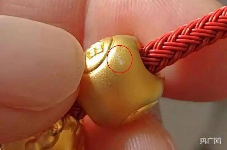 周生生涉事挂坠送检结果为足金,之前怎么回事(图) - 1