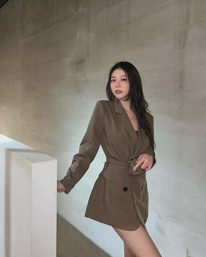 【美女】美女模特，身材性感，曲线优美，肤白水嫩十分诱人，这谁顶得住啊（组图） - 19