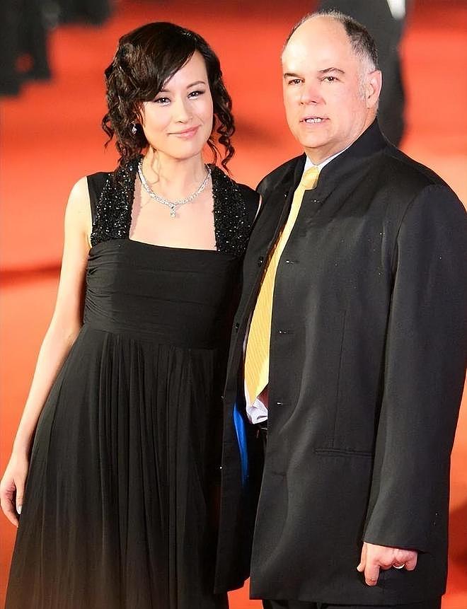 邬君梅外籍老公病逝,结婚30年没孩子,独自在美庆60岁生日(组图) - 13