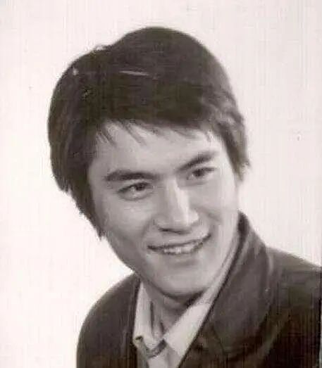 【情感】老戏骨李强:年轻时太帅没戏拍,演西门庆无人敢嫁,52岁做爸爸幸福圆满(组图) - 8