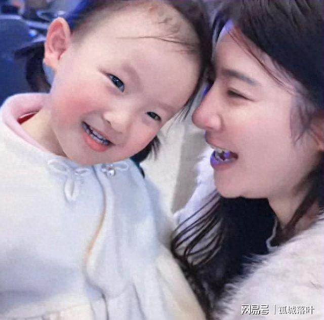 王思聪前女友晒女儿！经纪公司争抢签约，2岁闪闪成摇钱树（组图） - 1