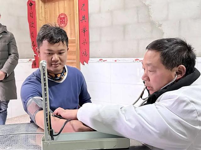 两个法国小伙耗时约500天徒步上万公里抵达上海(组图) - 6