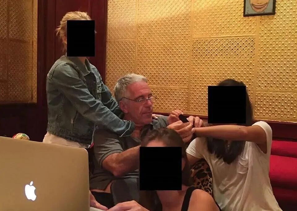 自杀前48小时，爱泼斯坦急签“死亡信托”：1亿美元留给最后通话的女人，身份曝光（组图） - 4