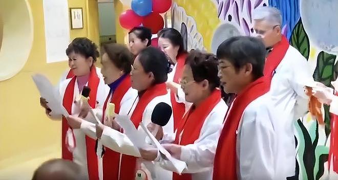 嫣然医院年会现场：李亚鹏哽咽落泪，感谢那英、董宇辉等人（组图） - 16