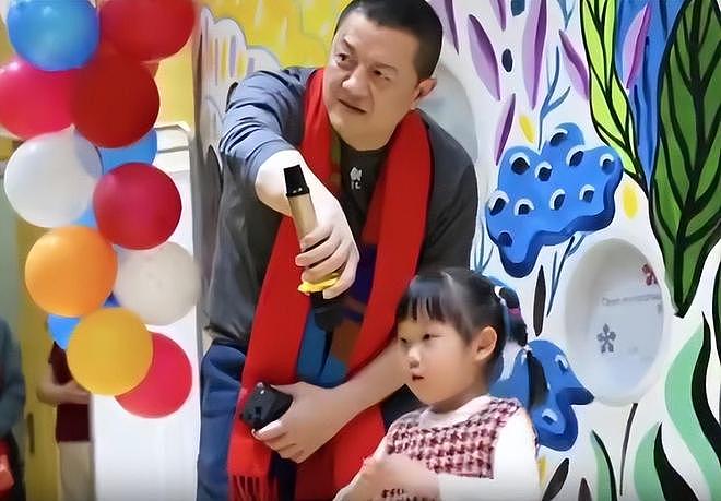 嫣然医院年会现场：李亚鹏哽咽落泪，感谢那英、董宇辉等人（组图） - 17