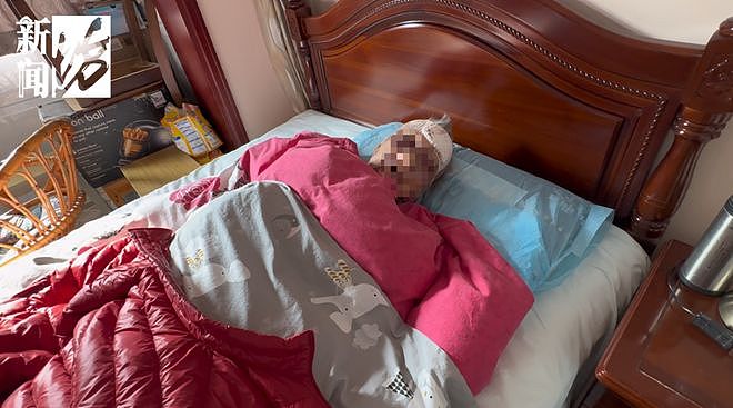 上海105岁老人凌晨流血昏迷，救护车出小区竟遭阻拦（组图） - 1