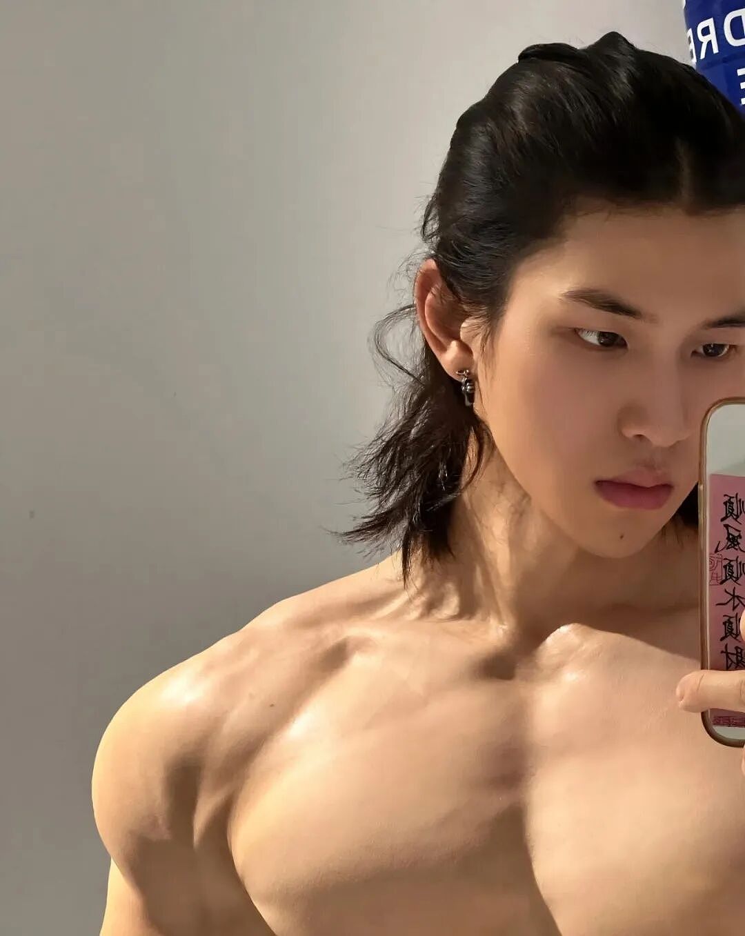 【帅哥】假期福利！这个肩宽腰细的肌肉猛男，直接让我基达爆炸（组图） - 1
