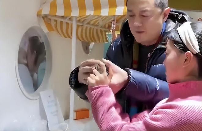 嫣然医院年会现场：李亚鹏哽咽落泪，感谢那英、董宇辉等人（组图） - 15