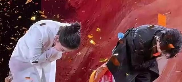 临近年关凤凰传奇高调官宣喜讯,网友:恭喜,终于等到了这一天(组图) - 10