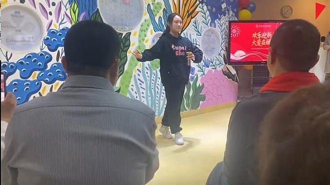 嫣然医院年会现场：李亚鹏哽咽落泪，感谢那英、董宇辉等人（组图） - 18