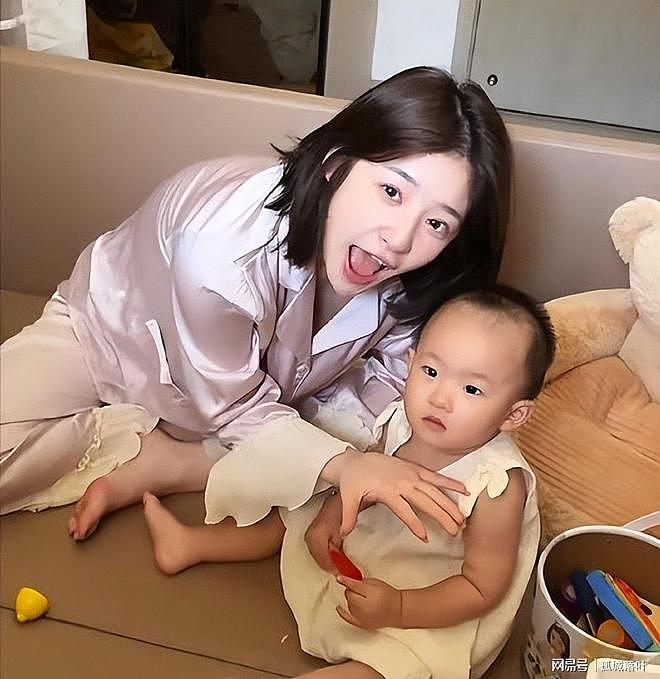 王思聪前女友晒女儿，经纪公司争抢签约，2岁闪闪成摇钱树（组图） - 15