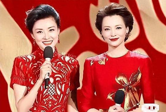 2026央视春晚主持人阵容曝光，网友哭了，有她在收视率稳了（组图） - 1
