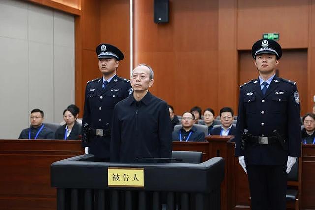 辽宁政务大厅工作人员吃拿卡要,8年收取好处费1614万(组图) - 7
