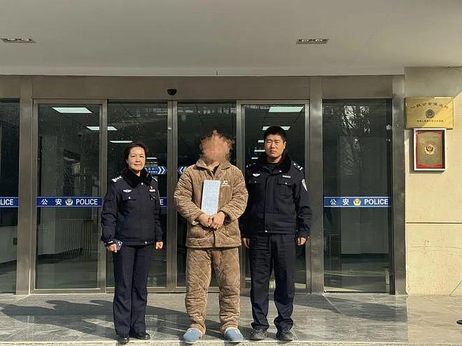 男子网购椅子，多出一块15公斤银板，价值40余万元！民警：分拣疏忽，不慎滑落到包裹中（组图） - 3