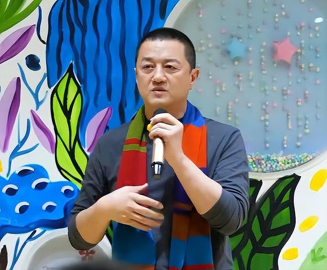 嫣然医院年会现场：李亚鹏哽咽落泪，感谢那英、董宇辉等人（组图） - 6