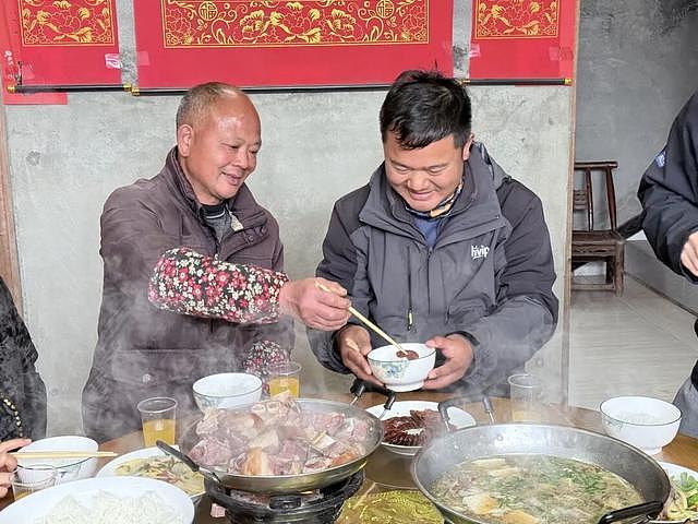 两个法国小伙耗时约500天徒步上万公里抵达上海(组图) - 5