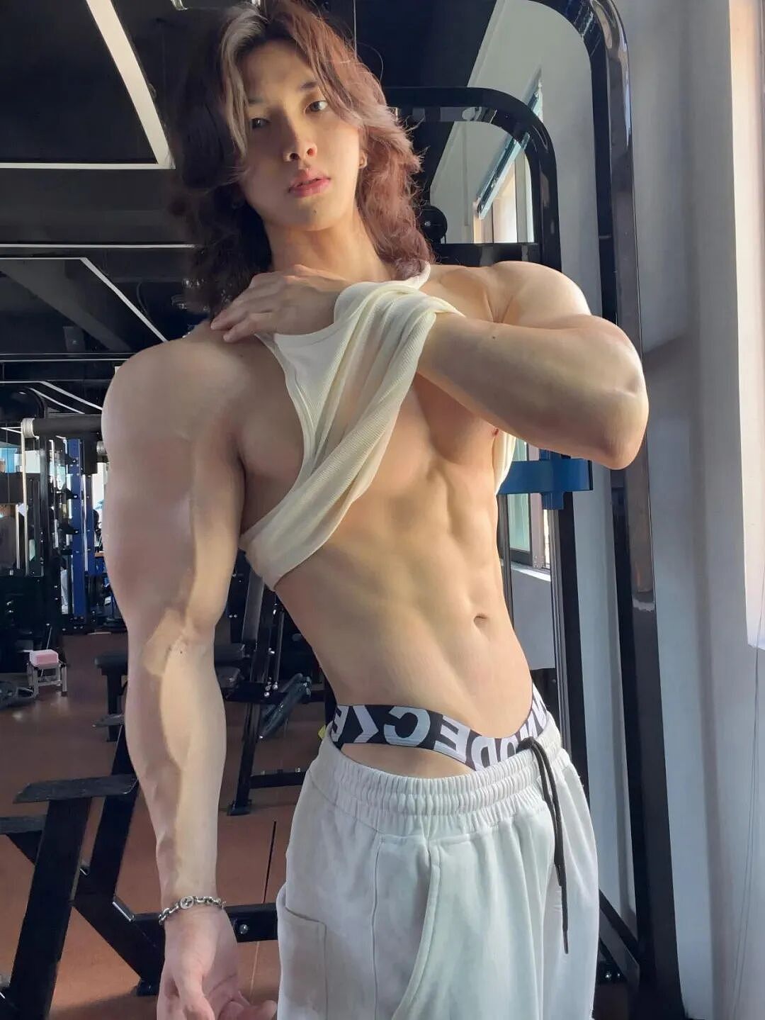 【帅哥】假期福利！这个肩宽腰细的肌肉猛男，直接让我基达爆炸（组图） - 9