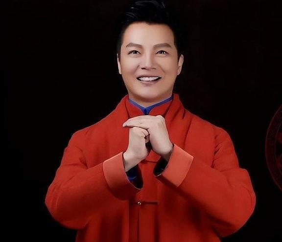 2026央视春晚主持人阵容曝光，网友哭了，有她在收视率稳了（组图） - 10