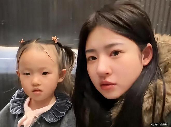 王思聪前女友晒女儿，经纪公司争抢签约，2岁闪闪成摇钱树（组图） - 16