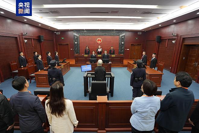 辽宁政务大厅工作人员吃拿卡要,8年收取好处费1614万(组图) - 3