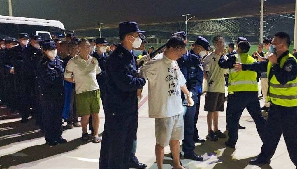 柬埔寨遣返110名涉电诈中国籍疑犯！华驻柬大使汪文斌到场“送机”（组图） - 2