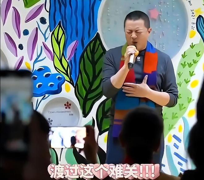 嫣然医院年会现场：李亚鹏哽咽落泪，感谢那英、董宇辉等人（组图） - 2