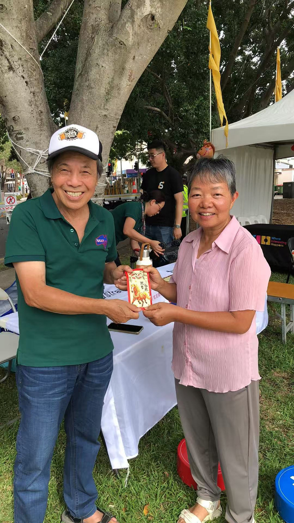 澳洲象棋联合会摆擂台迎新春，有奖残局破解吸睛游人争登台（组图） - 2