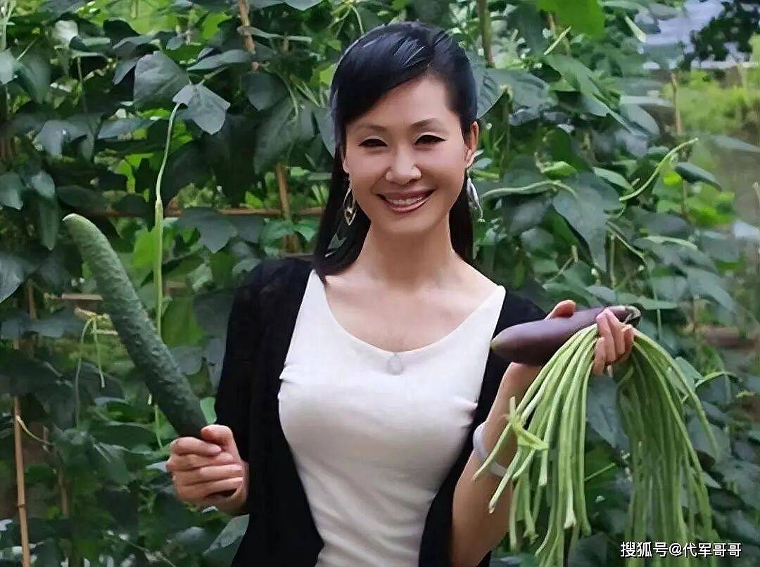 59岁于文华近况曝光！离婚后带女儿嫁给粉丝，如今尽情享受田园生活（组图） - 8