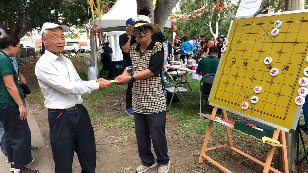 澳洲象棋联合会摆擂台迎新春，有奖残局破解吸睛游人争登台（组图） - 4