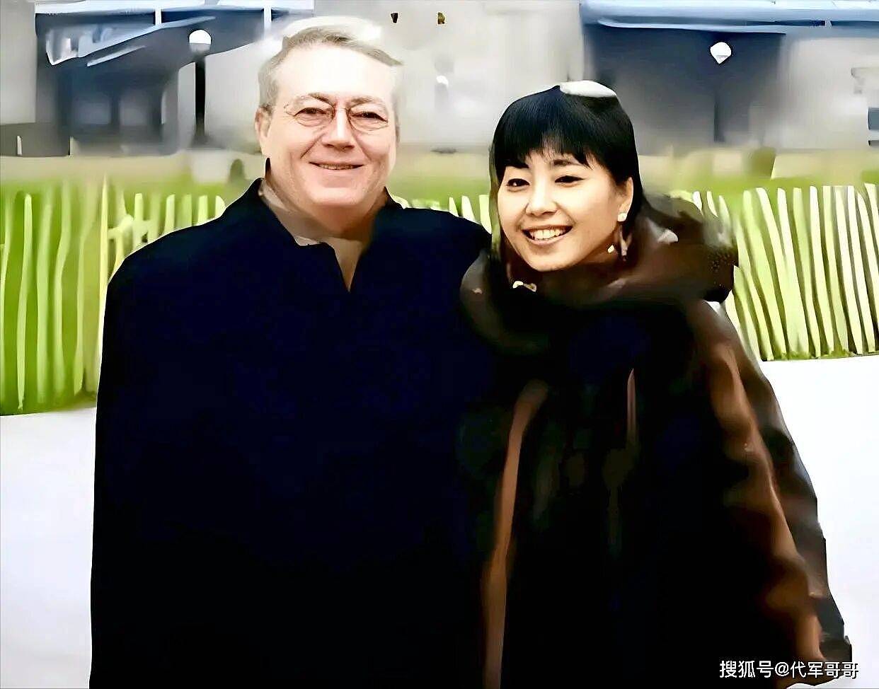 70岁殷秀梅近况曝光！与法国老公恩爱28年，如今与小鲜肉手挽手引热议（组图） - 5