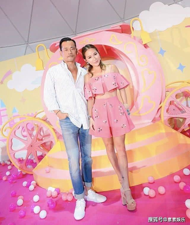 洗米嫂回澳门过年,和女儿低调写春联,与富贵名媛形象大相径庭(组图) - 13