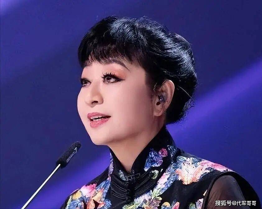 70岁殷秀梅近况曝光！与法国老公恩爱28年，如今与小鲜肉手挽手引热议（组图） - 6
