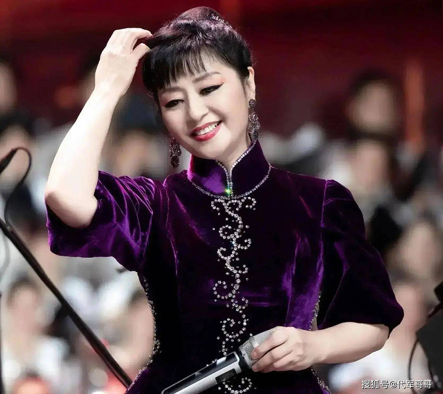 70岁殷秀梅近况曝光！与法国老公恩爱28年，如今与小鲜肉手挽手引热议（组图） - 7