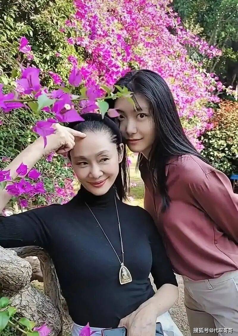 59岁于文华近况曝光！离婚后带女儿嫁给粉丝，如今尽情享受田园生活（组图） - 13