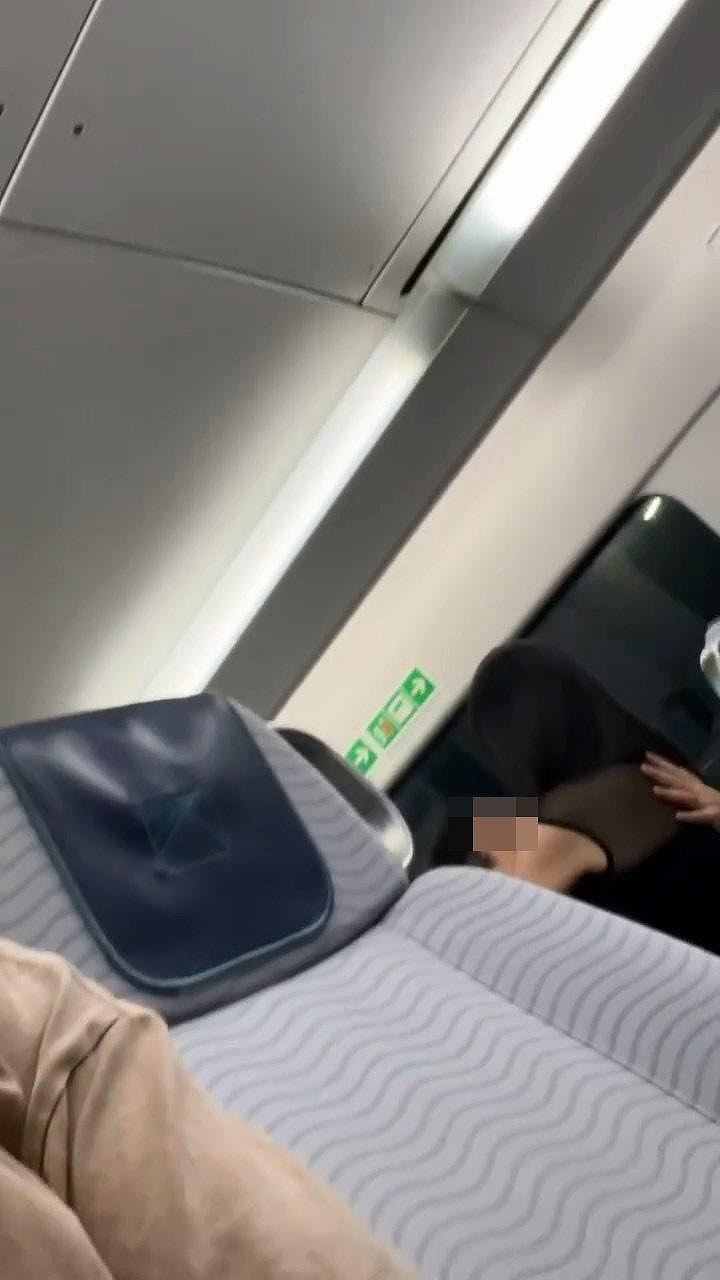 港铁男女激吻影片疯传!忘我动作震撼全网,女方突问1句尴尬大了(视频/组图) - 4