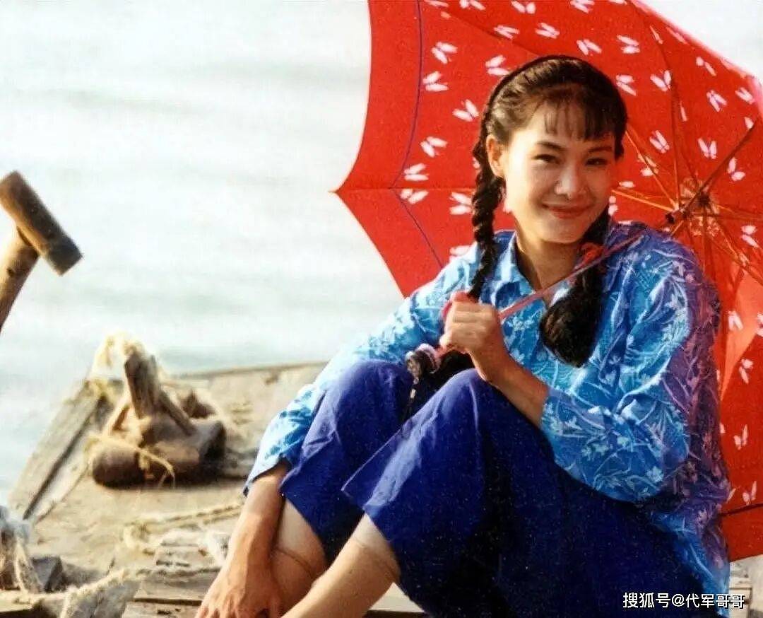 59岁于文华近况曝光！离婚后带女儿嫁给粉丝，如今尽情享受田园生活（组图） - 1