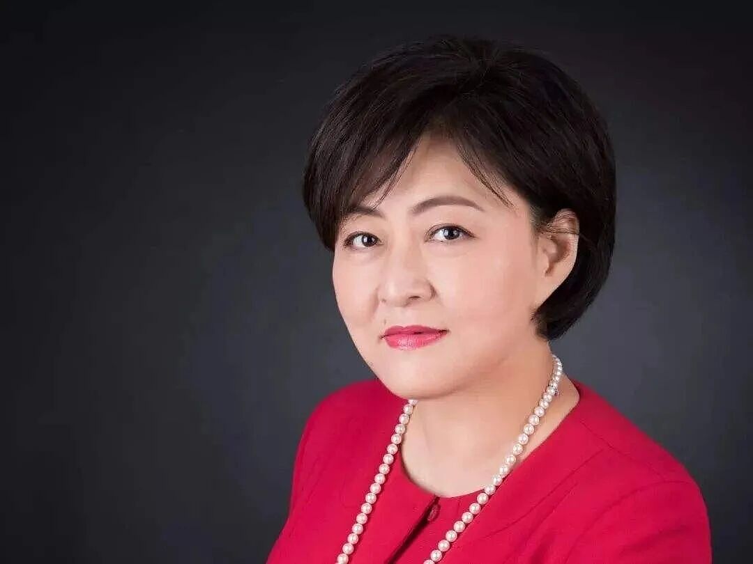 刘强东背后的女人,拿下全球大模型第一股(组图) - 1