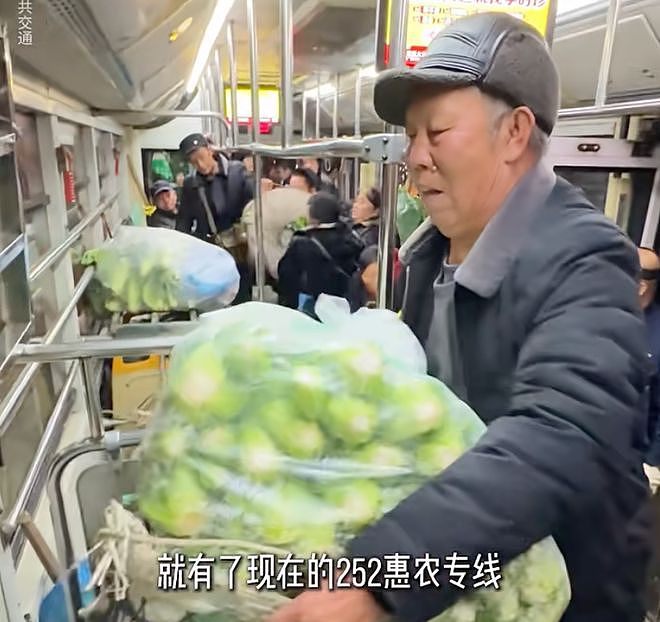 冲上热搜!知名歌手凌晨5点挤公交车,却被司机赶下车?真相太让人意外了!(组图) - 6
