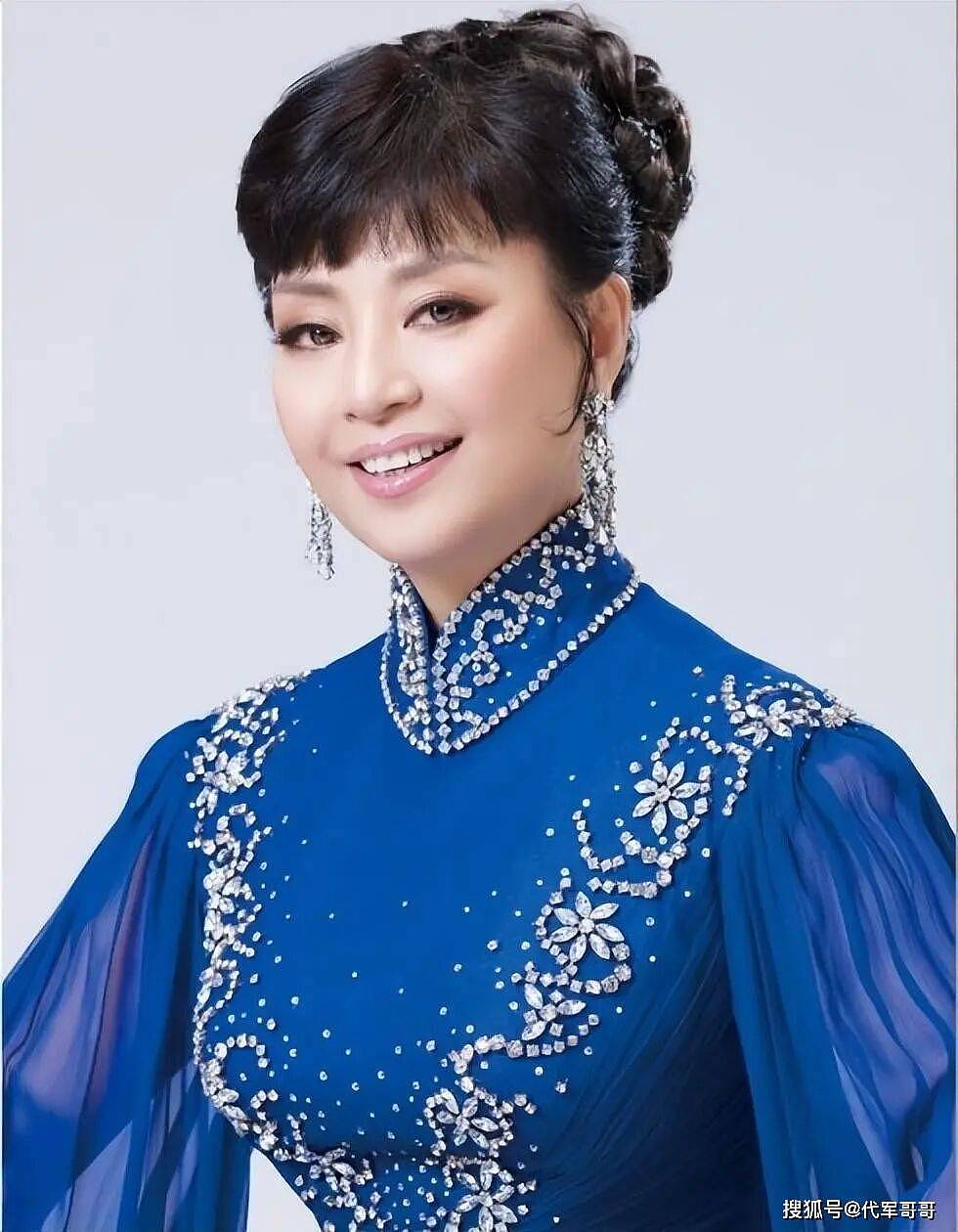 70岁殷秀梅近况曝光！与法国老公恩爱28年，如今与小鲜肉手挽手引热议（组图） - 4