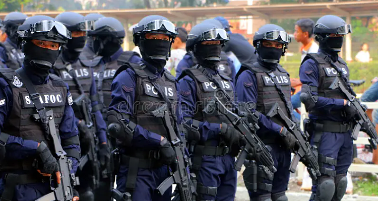 更多细节曝光!8名中国游客遭大马7名警察勒索35.3万,强行查手机护照… (组图) - 10