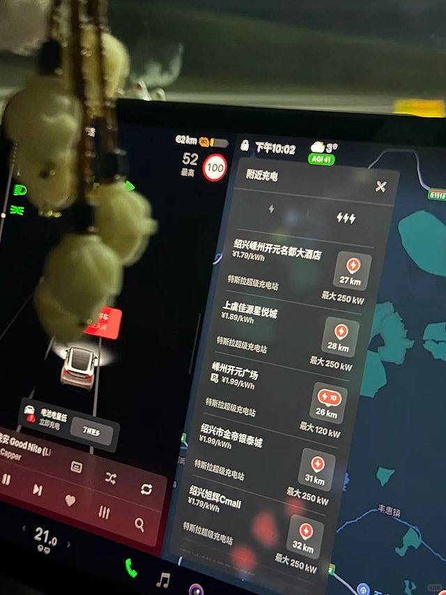 剩72公里续航！特斯拉高速路突断电，内地车主呻：死火灯都开不了（视频/组图） - 2