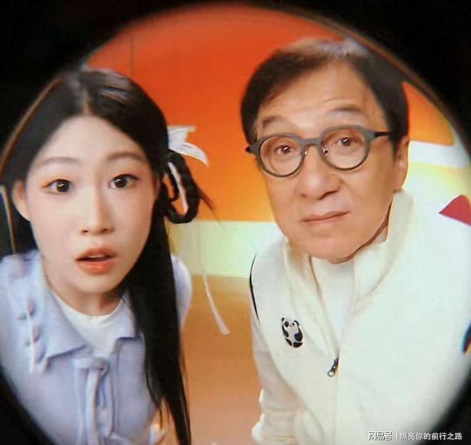 惊爆！沈佳润成龙合作：星二代“躺赢”，娱乐圈公平成笑话？（组图） - 1